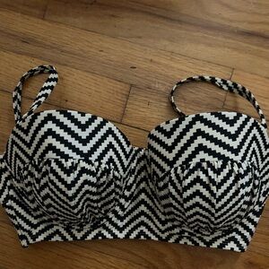 Xhilaration bikini top in balconet style with double hook back closure (D/DD)